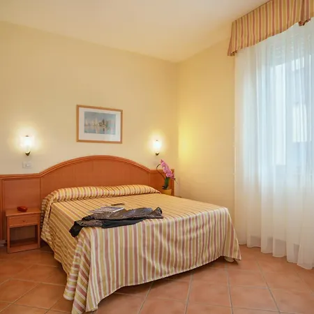 Katy 3* Виареджо