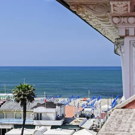 Katy 3* Виареджо